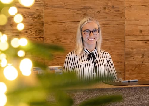 Bayer 89 Vi Vadi Hotel, Reception