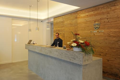 Bayer 89 Vi Vadi Hotel, Reception