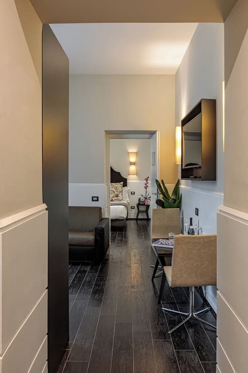 The Independent Suites, Room