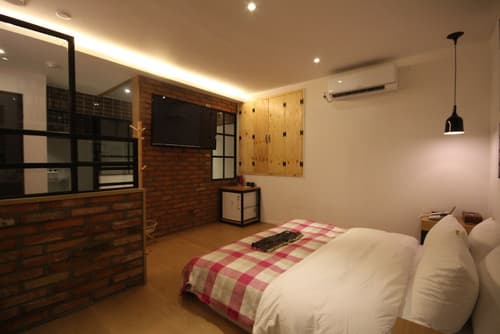 25 Hours Hotel, Room