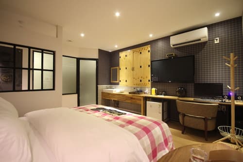 25 Hours Hotel, Room