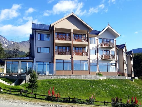 Altos Ushuaia Hotel & Resto, Front of property