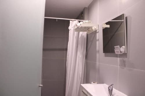 Urban City, Bathroom