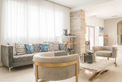 Hotel Belleza, Lobby sitting area