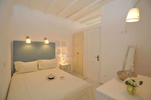 Navy Blue Suites, Room