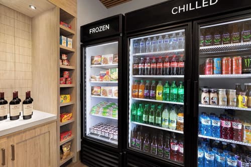 Hilton Garden Inn Long Island City New York, Snack bar