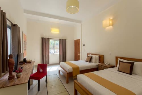 River and Villa, Room