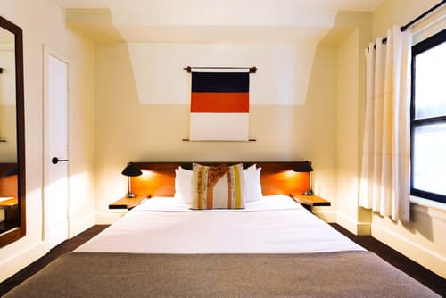 Freehand Chicago, Room