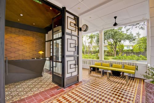 The Henry Hotel Manila, Lobby sitting area