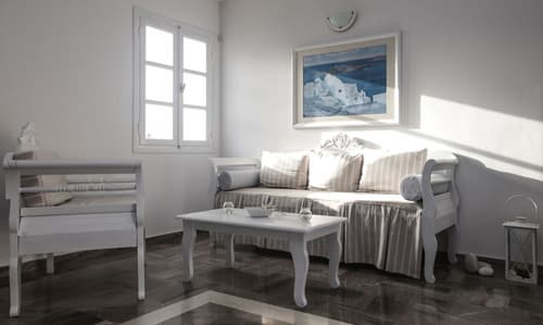 Maistros Village, Lobby sitting area