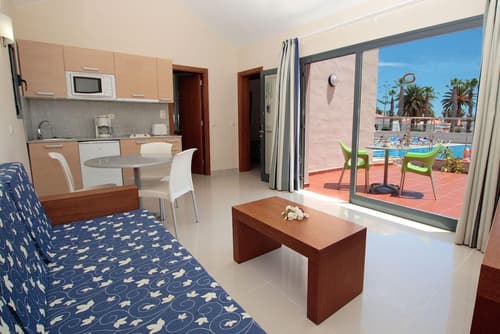 Caybeach Caleta, Room