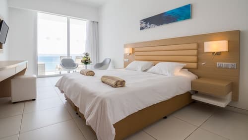 Vrissaki Beach Hotel, Room