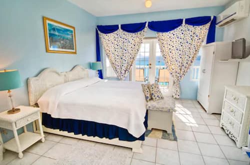 The Lighthouse Villas, Room