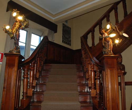 Las Mercedes Hostal Residencial, Interior entrance