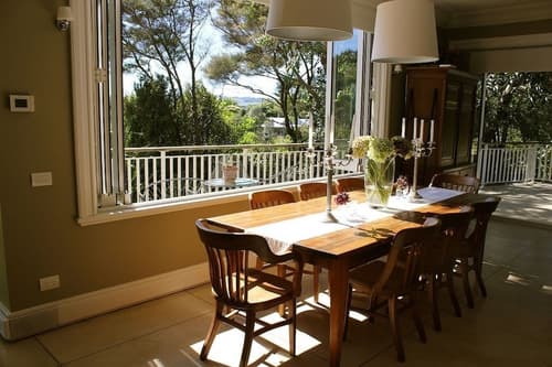 970 Lonely Bay Lodge, Dining