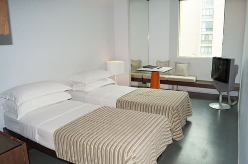 Valentine On George, Room