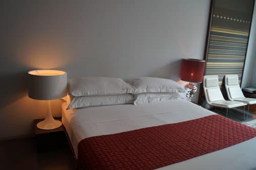 Valentine On George, Room