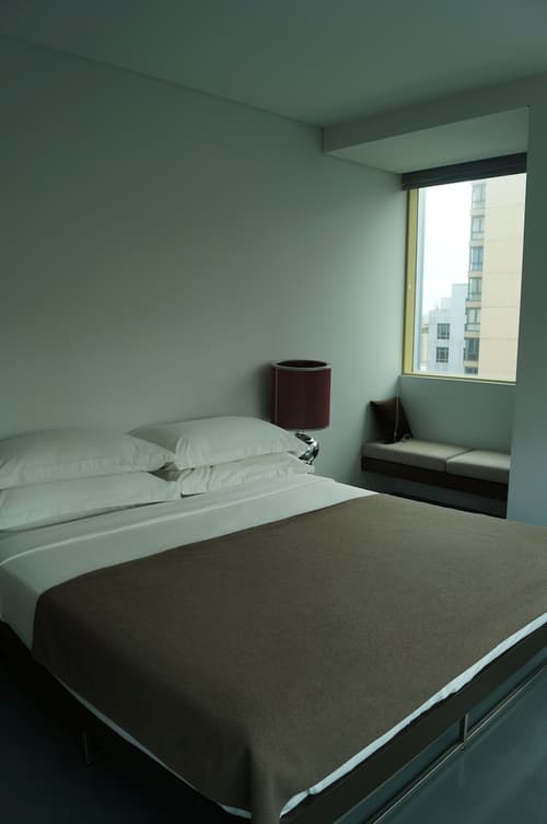 Valentine On George, Room