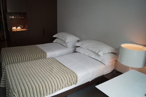 Valentine On George, Room