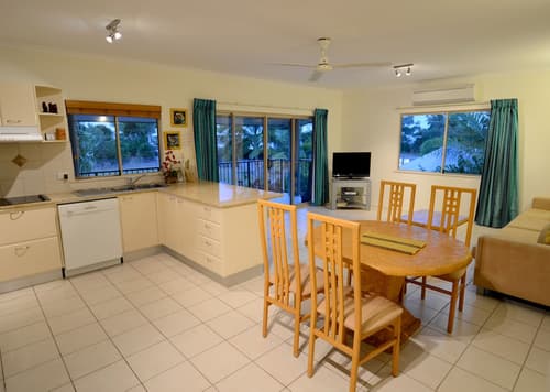 Mission Reef Resort, In-room dining