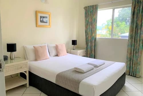 Koala Court Holiday Apartments, Room