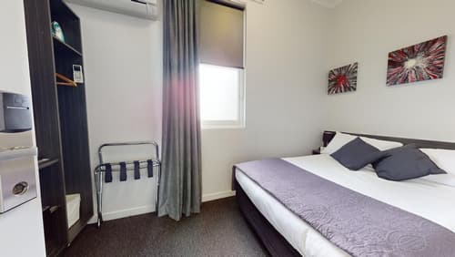 Doctor Syntax Hotel, Room