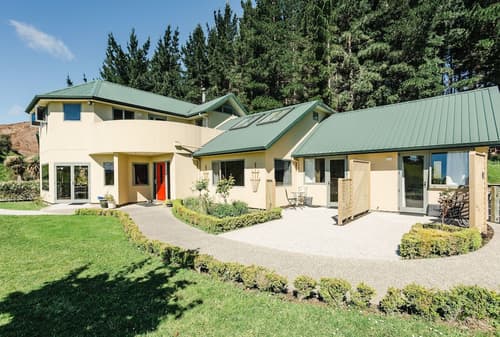 Hunters Moon, Front of property