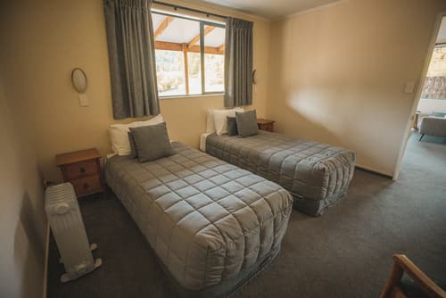 Rainforest Motel, Room