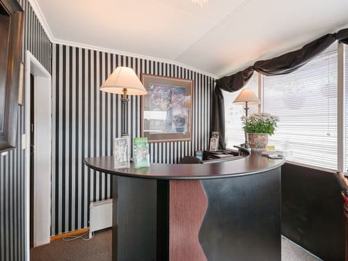 Dunrovin Motel, Interior entrance