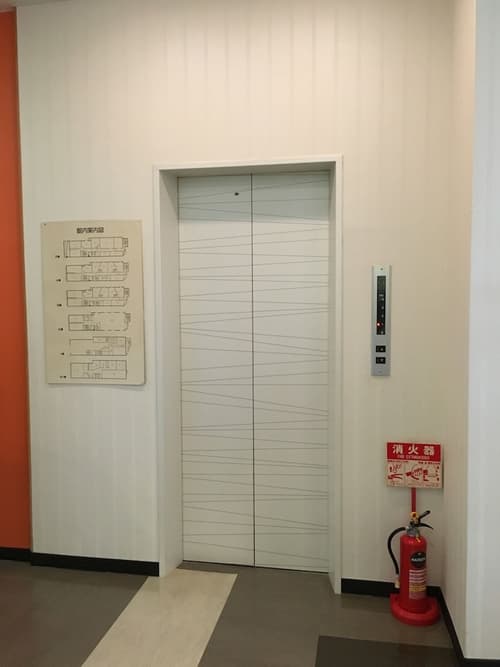 Sakuraya, Interior entrance