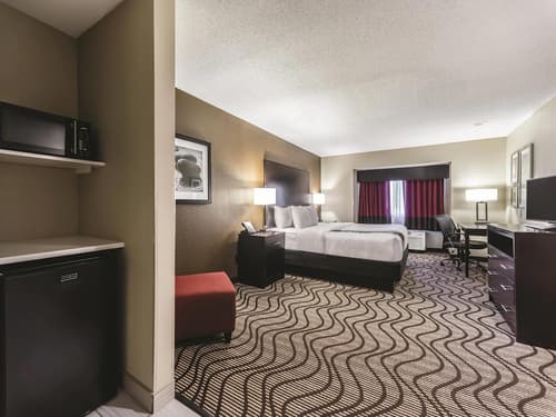 La Quinta Inn & Suites by Wyndham Collinsville - St. Louis, Room
