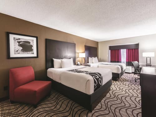 La Quinta Inn & Suites by Wyndham Collinsville - St. Louis, Room