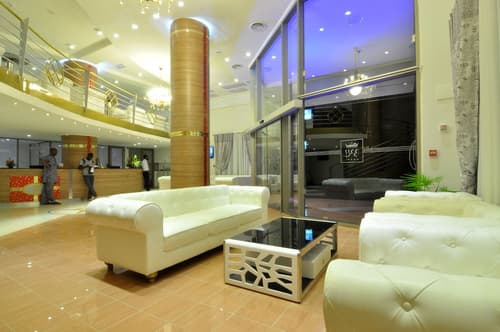 Bénin Royal Hôtel, Interior entrance