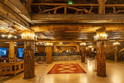 Old Faithful Inn - Inside the Park, Reception