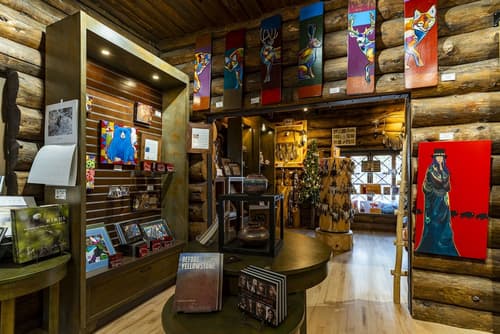 Old Faithful Inn - Inside the Park, Gift shop