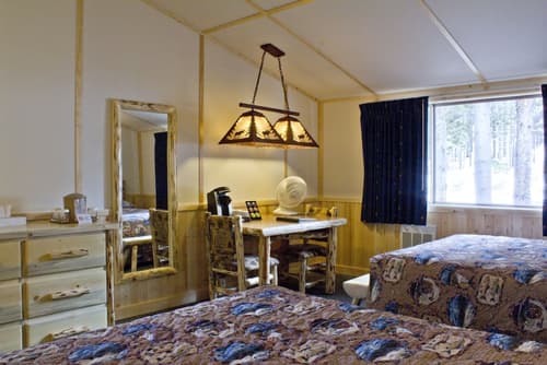 Lake Lodge Cabins - Inside the Park, Room