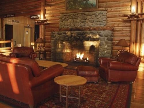 Lake Lodge Cabins - Inside the Park, Lobby sitting area