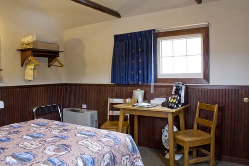 Lake Lodge Cabins - Inside the Park, Room