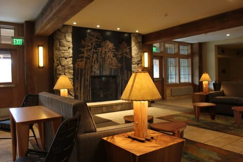 Canyon Lodge & Cabins - Inside the Park, Lobby sitting area