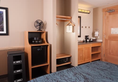 Canyon Lodge & Cabins - Inside the Park, Room