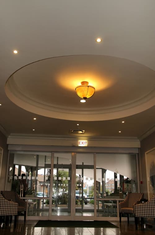 Holiday Inn Johannesburg Airport by IHG, Interior entrance