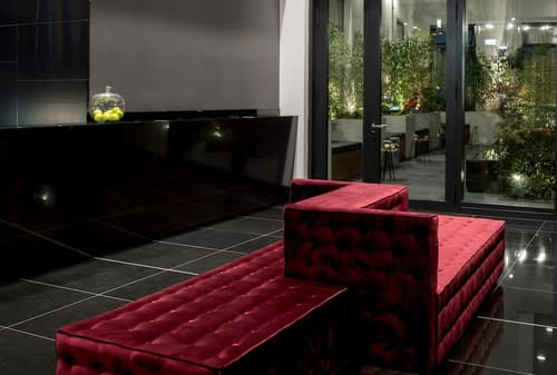 Hotel AMANO Grand Central, Interior entrance