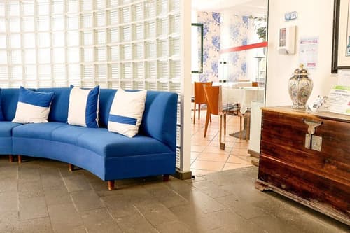 Hotel Amparo, Reception