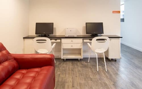 Bklyn House, Business center