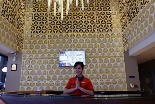 Crown Prince Hotel Surabaya, Reception