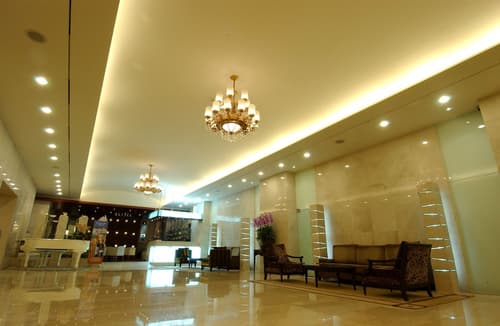 Hotel President, Interior entrance