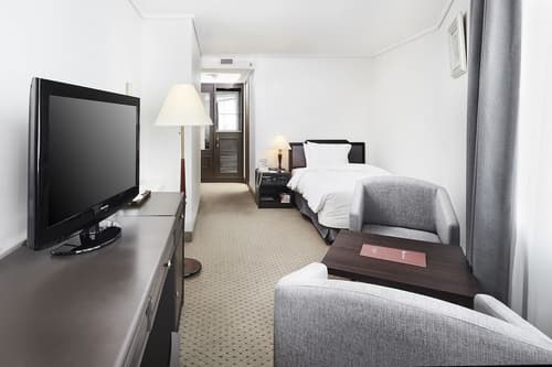 Hotel President, Room