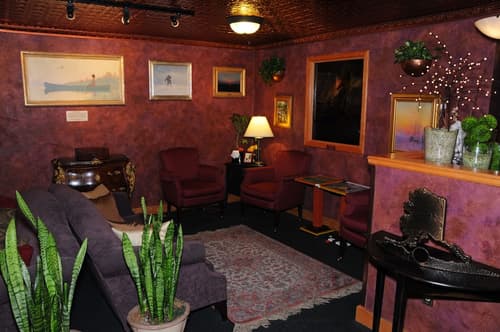 Pike's Waterfront Lodge, Lobby sitting area