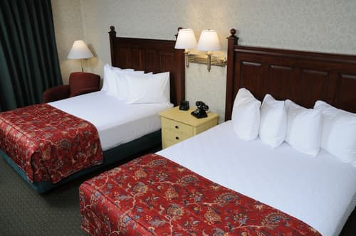 Pike's Waterfront Lodge, Room