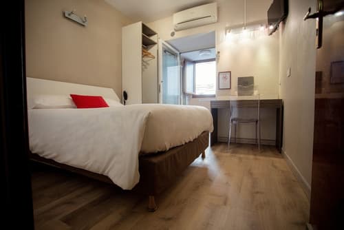 Hotel Napoléon, Room